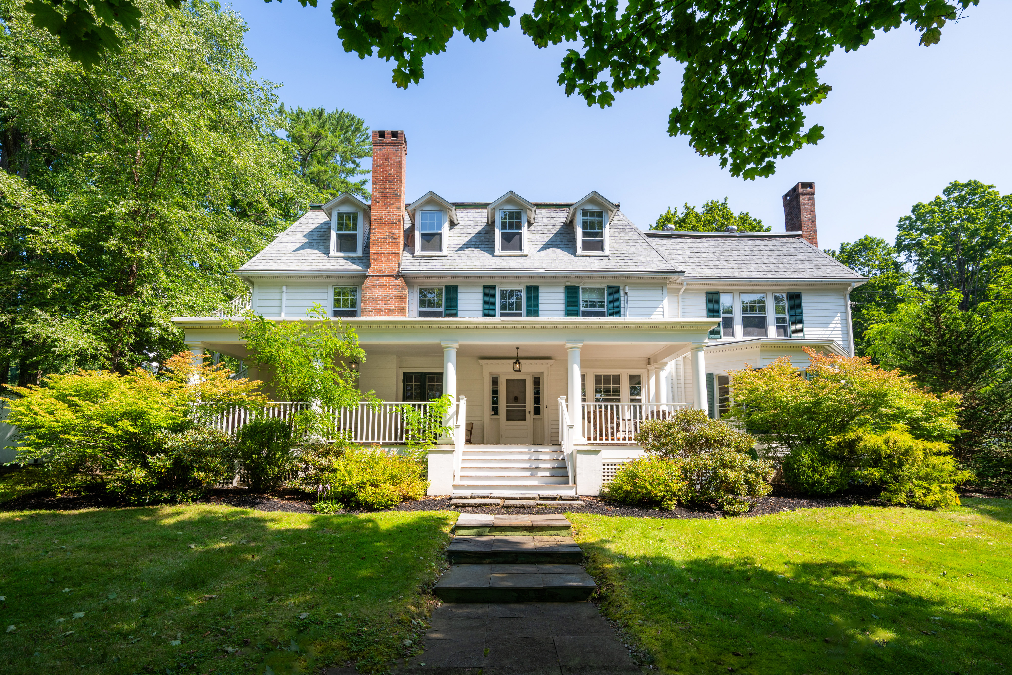 Dewey_Exteriors_Main 1