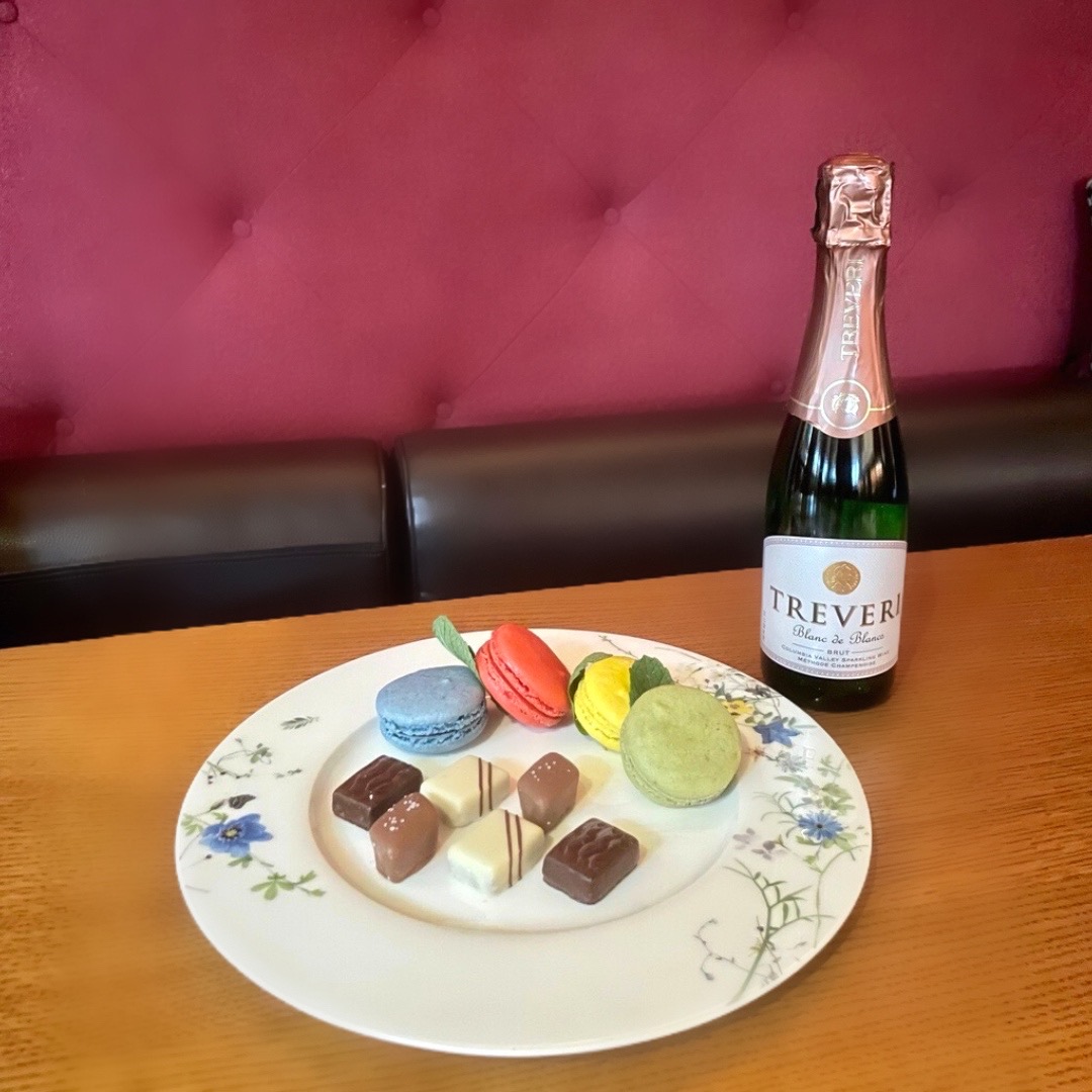 chocolate and bubbly mini package