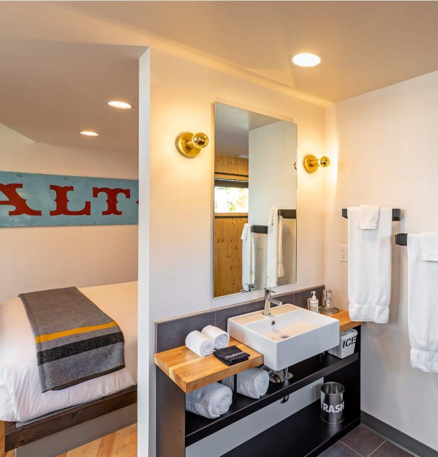 rialto suite over main street bathroom 